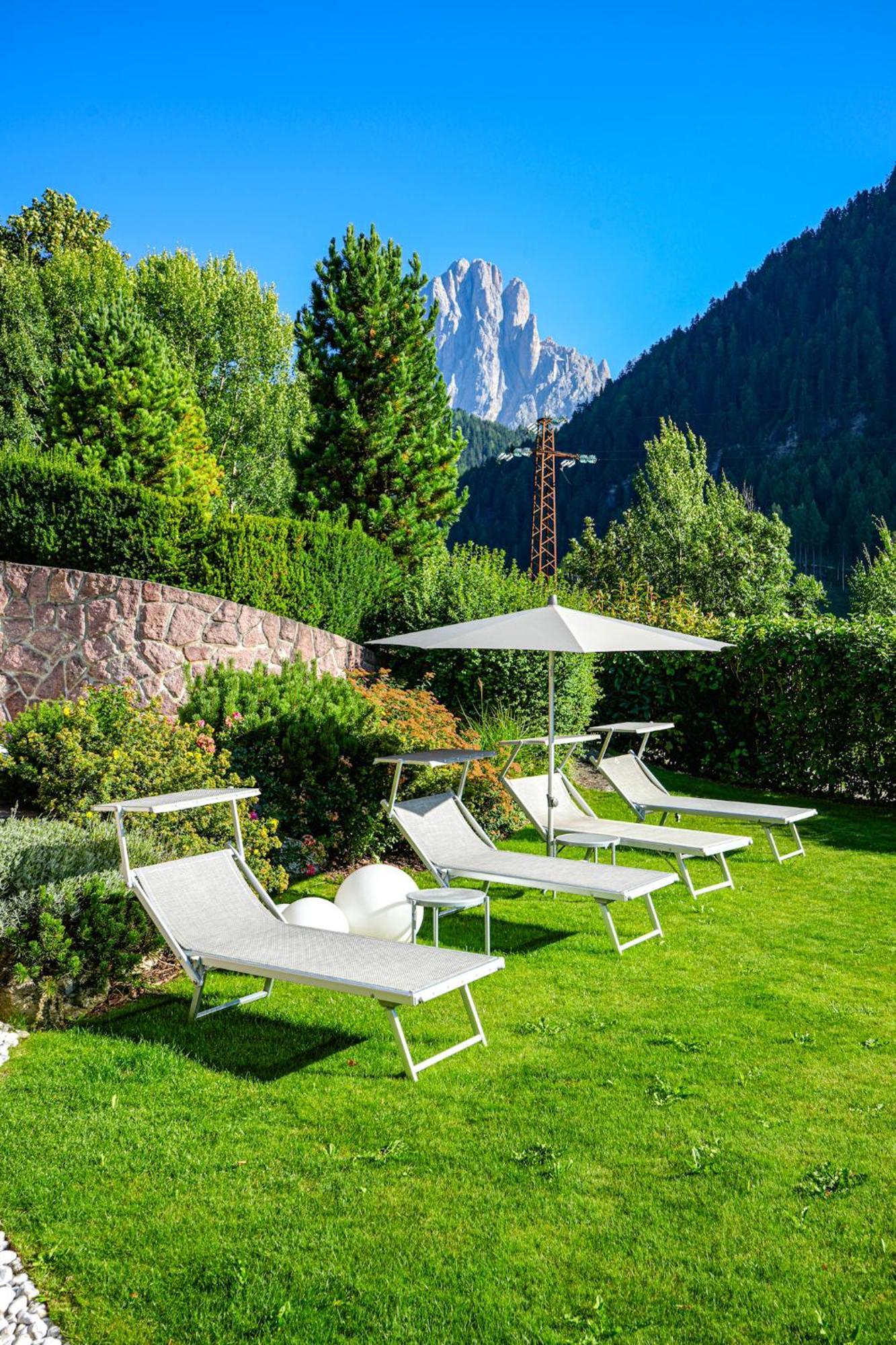 B&B Hotel Mirabel Ортизей Екстериор снимка