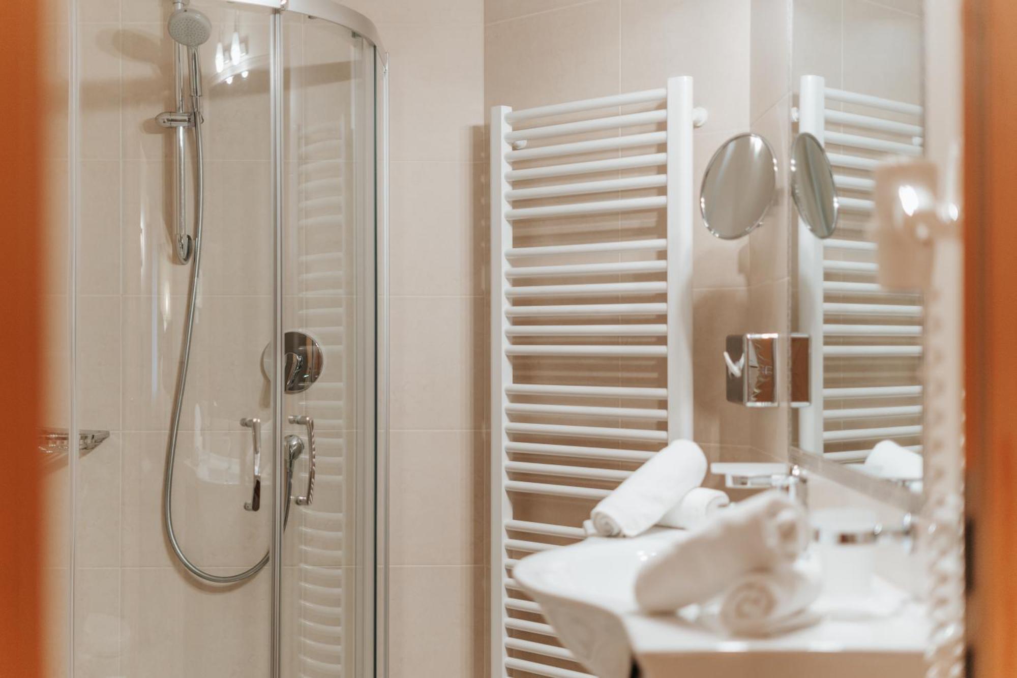 B&B Hotel Mirabel Ортизей Стая снимка
