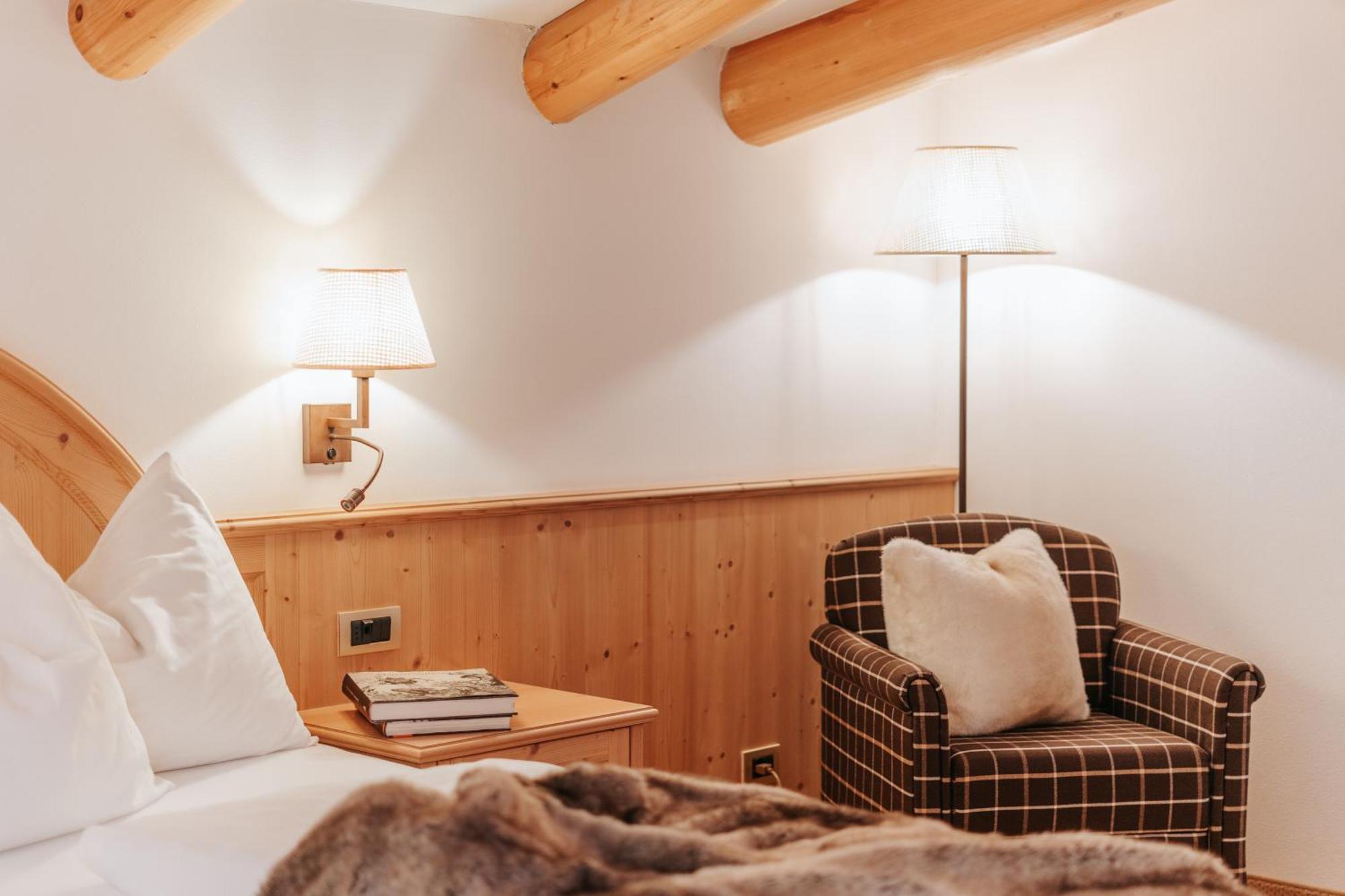B&B Hotel Mirabel Ортизей Екстериор снимка